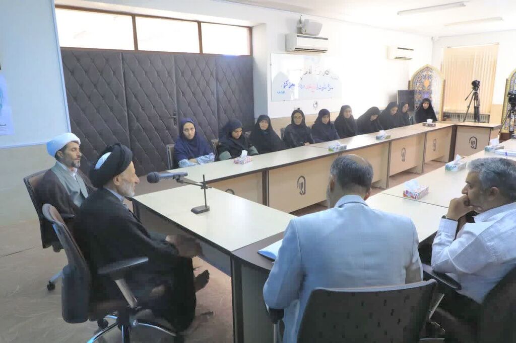 1344967-1 دیدار کارکنان کانون پرورش فکری با نماینده معزز ولی فقیه