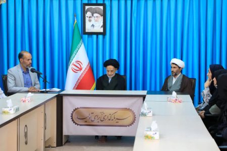 دیدار کارکنان کانون پرورش فکری با نماینده معزز ولی فقیه