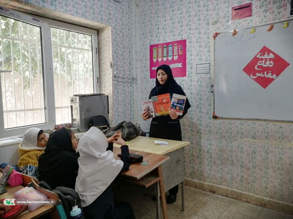 1344975-1 گرامیداشت هفته دفاع مقدس در مرکز فرهنگیهنری سهرورد