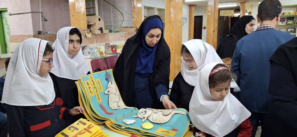 1345286-1 نمایشگاه کتابهای حسیلمسی ویژه کودکان با نیازهای ویژه در نوشهر برگزار شد