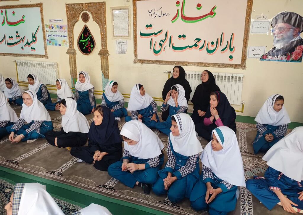 1345331-1 تجلیل از مقام سالمند و قصهگویی پدربزرگها در هرسین