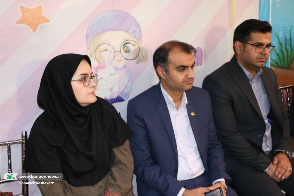 1345402-1 نواخته شدن زنگ غنچهها برای ۴۲ هزار نو آموز در فارس