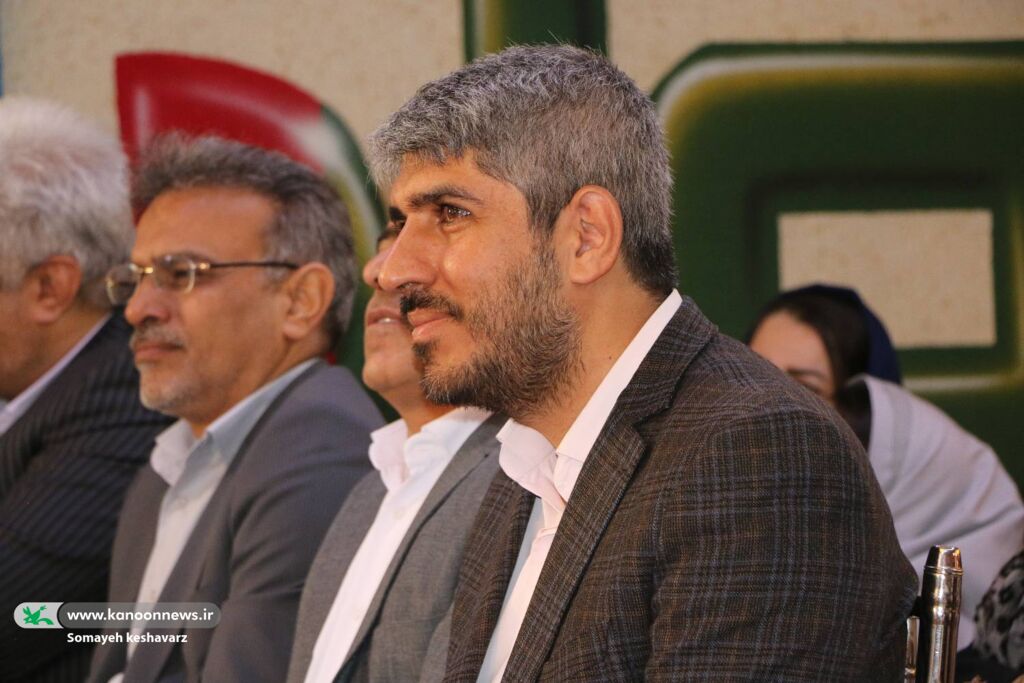 1345403-1 نواخته شدن زنگ غنچهها برای ۴۲ هزار نو آموز در فارس