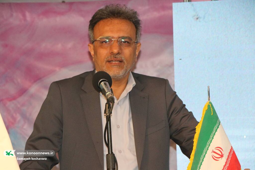 1345404-1 نواخته شدن زنگ غنچهها برای ۴۲ هزار نو آموز در فارس