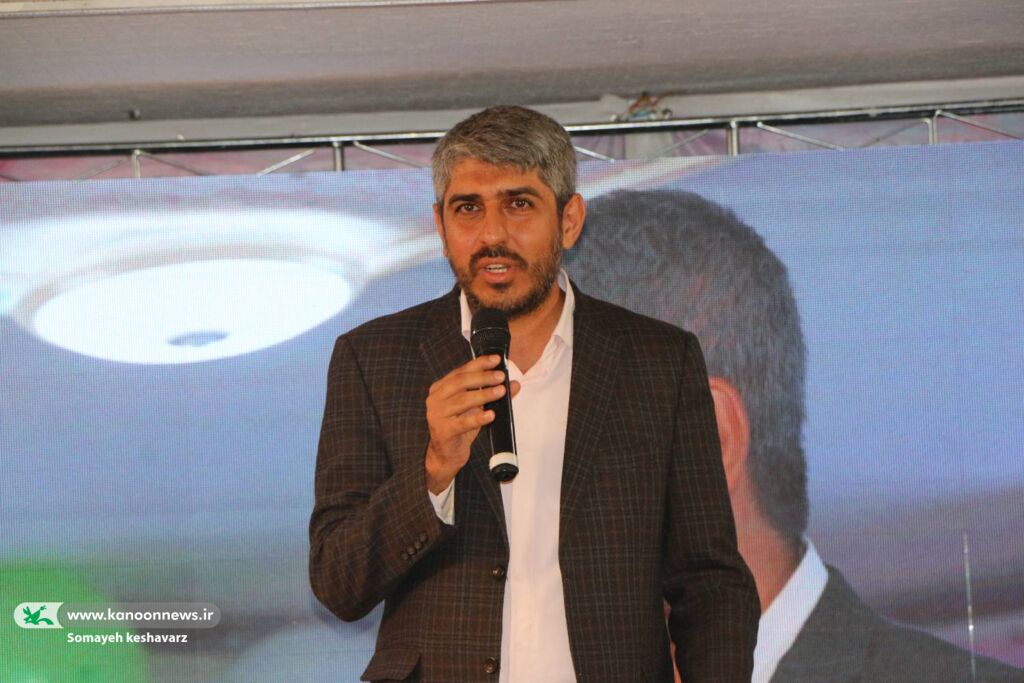 1345405-1 نواخته شدن زنگ غنچهها برای ۴۲ هزار نو آموز در فارس