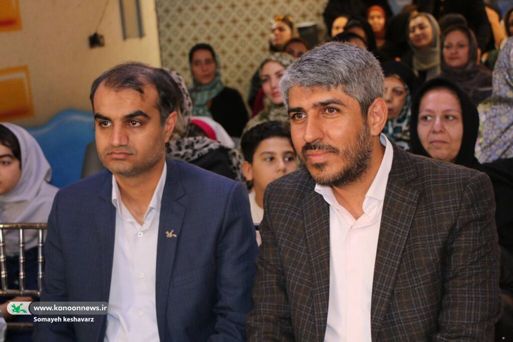 1345407-1 نواخته شدن زنگ غنچهها برای ۴۲ هزار نو آموز در فارس