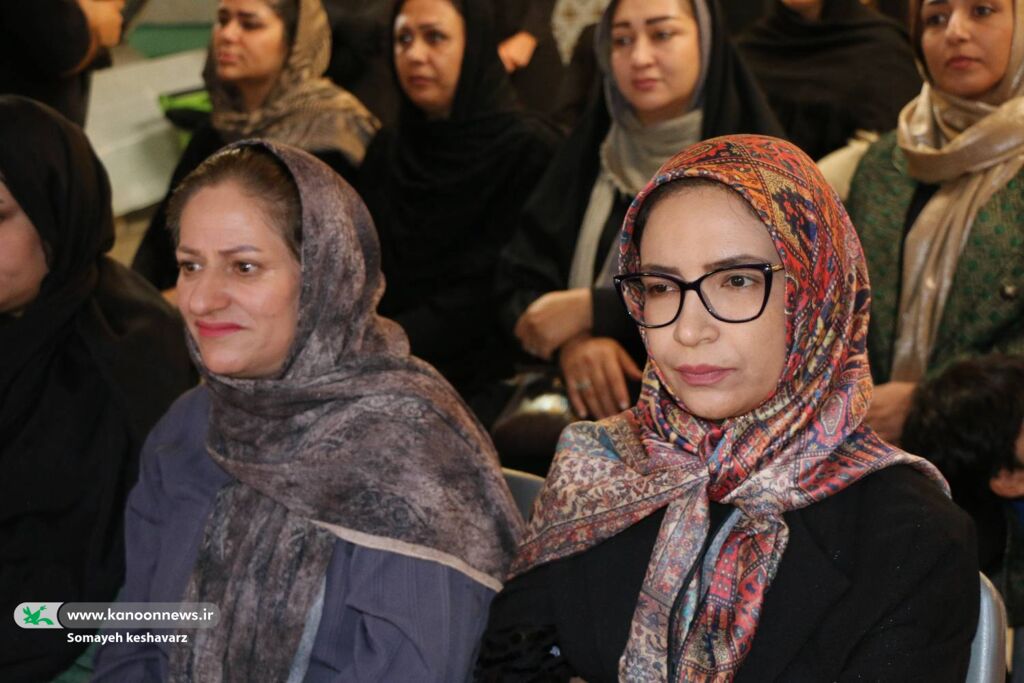 1345409-1 نواخته شدن زنگ غنچهها برای ۴۲ هزار نو آموز در فارس