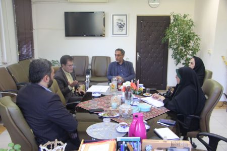 تقدیر از مدیرکل کانون آذربایجان غربی توسط موسسه خیریه رفاه کودک