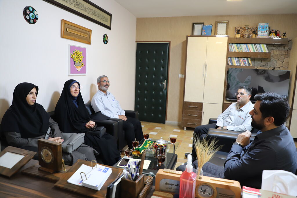 1345429-1 دیدار مدیر خادمیاران شهدای استان با مدیرکل کانون استان قزوین