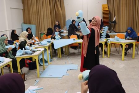 عروسک ها در کارگاه عروسک‌سازی استان تهران جان گرفتند
