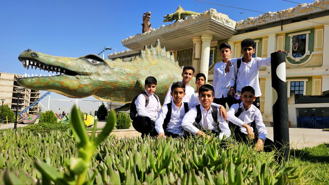 1345440-1 اردو تفریحی کانونیاران اصفهان