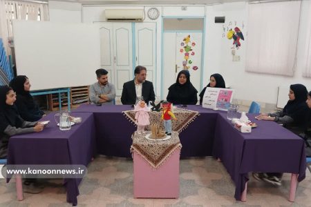 نشست دختران کنش‌گر اردکانی با شهردار برگزار شد