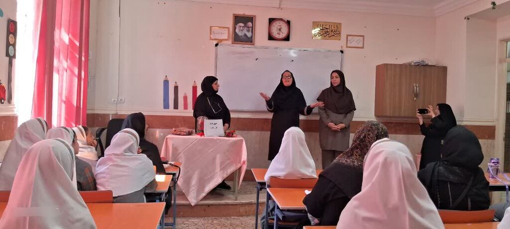 1345850-1 شکُفتن «رُز مهربانی» در کنگاور با پیوند نسلها در آیین تجلیل از سالمندان