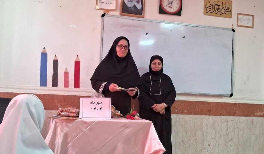 1345852-1 شکُفتن «رُز مهربانی» در کنگاور با پیوند نسلها در آیین تجلیل از سالمندان