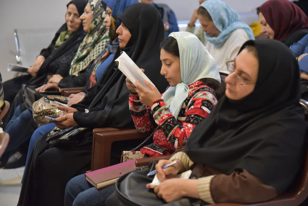 1345997-1 «پشت دیوارهای شهر» در هفته دفاع مقدس نقد و بررسی شد