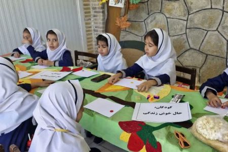 کودکان بیرجندی، با حال خوش زندگی به استقبال هفته ملی کودک رفتند