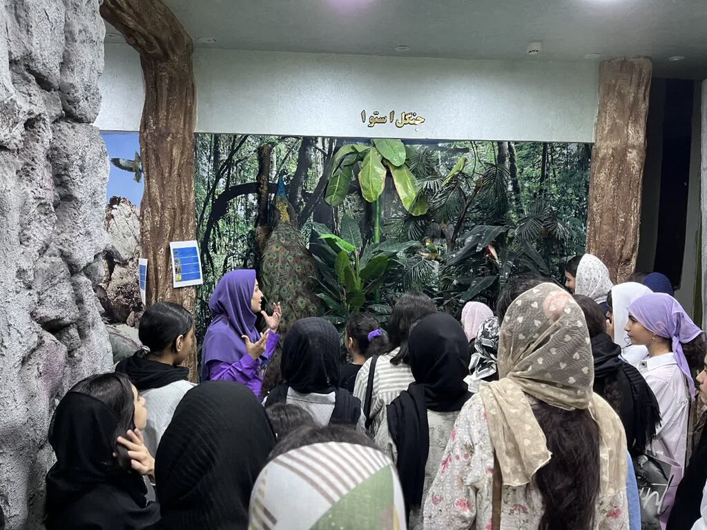  بازدید دختران شرکت خدمات دریایی و بندری سینا از مجتمع آفرینش(مرکز تخصصی علوم)