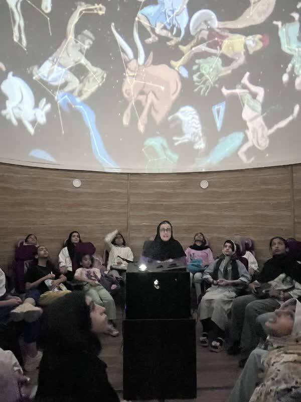  بازدید دختران شرکت خدمات دریایی و بندری سینا از مجتمع آفرینش(مرکز تخصصی علوم)