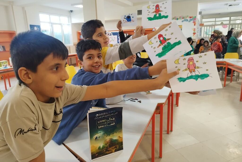 1346753-1 کارگاه هفته جهانی فضا در مرکز شماره ۱۳ کرمانشاه با حضور اعضا و والدین