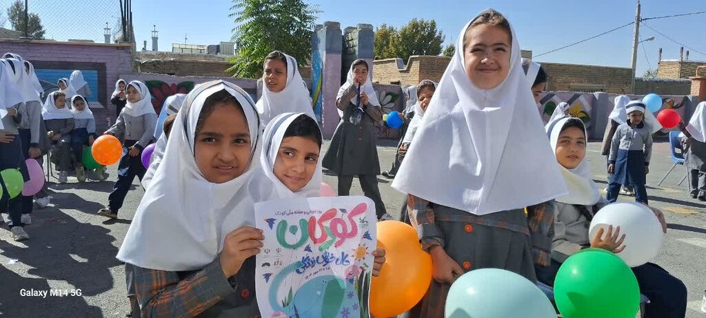 زنگ مهر در استقبال از هفته ملی کودک؛ در کنگاور نواخته شد