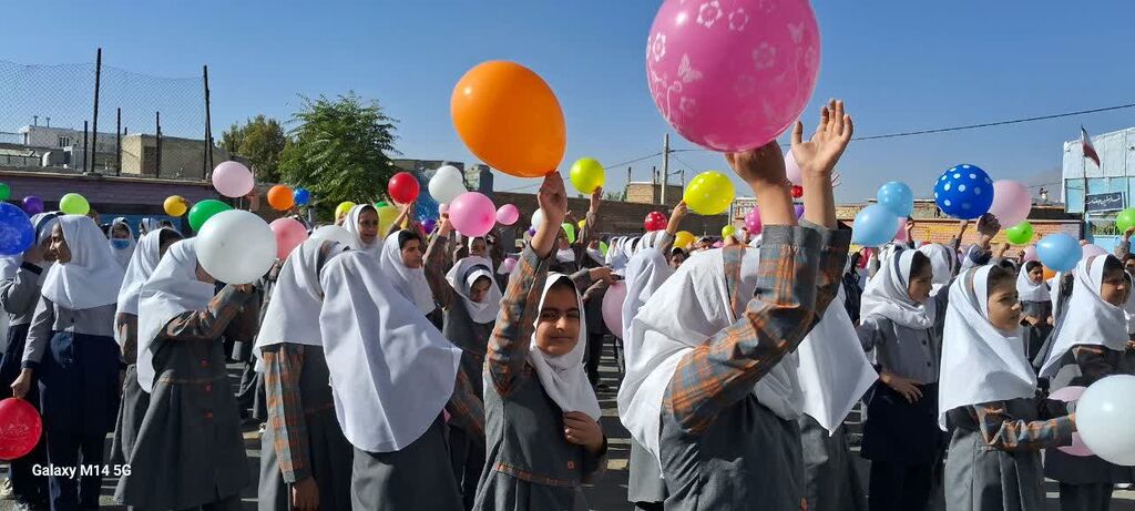 زنگ مهر در استقبال از هفته ملی کودک؛ در کنگاور نواخته شد