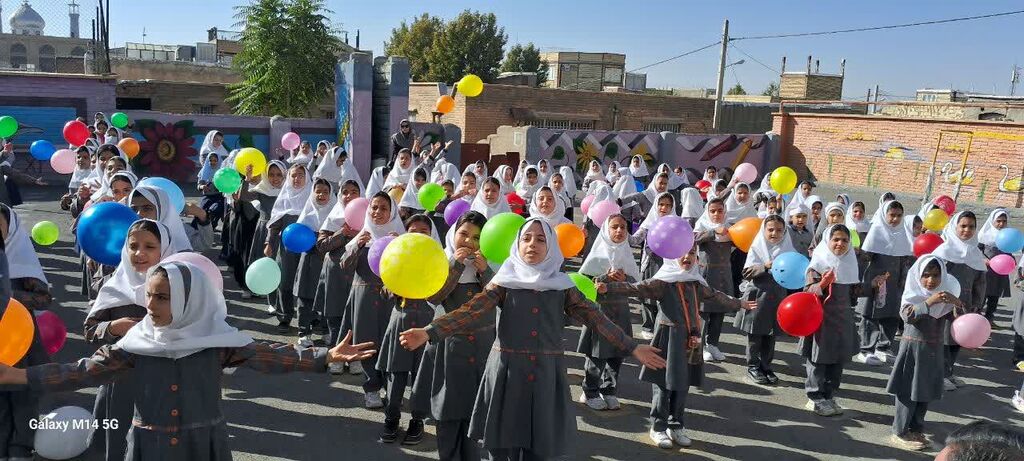 زنگ مهر در استقبال از هفته ملی کودک؛ در کنگاور نواخته شد