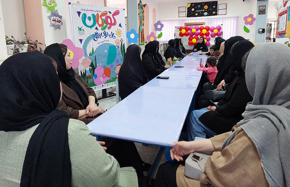 1347363-1 نشست والدین اعضا در مرکز فرهنگیهنری کانون انگوت برگزار شد