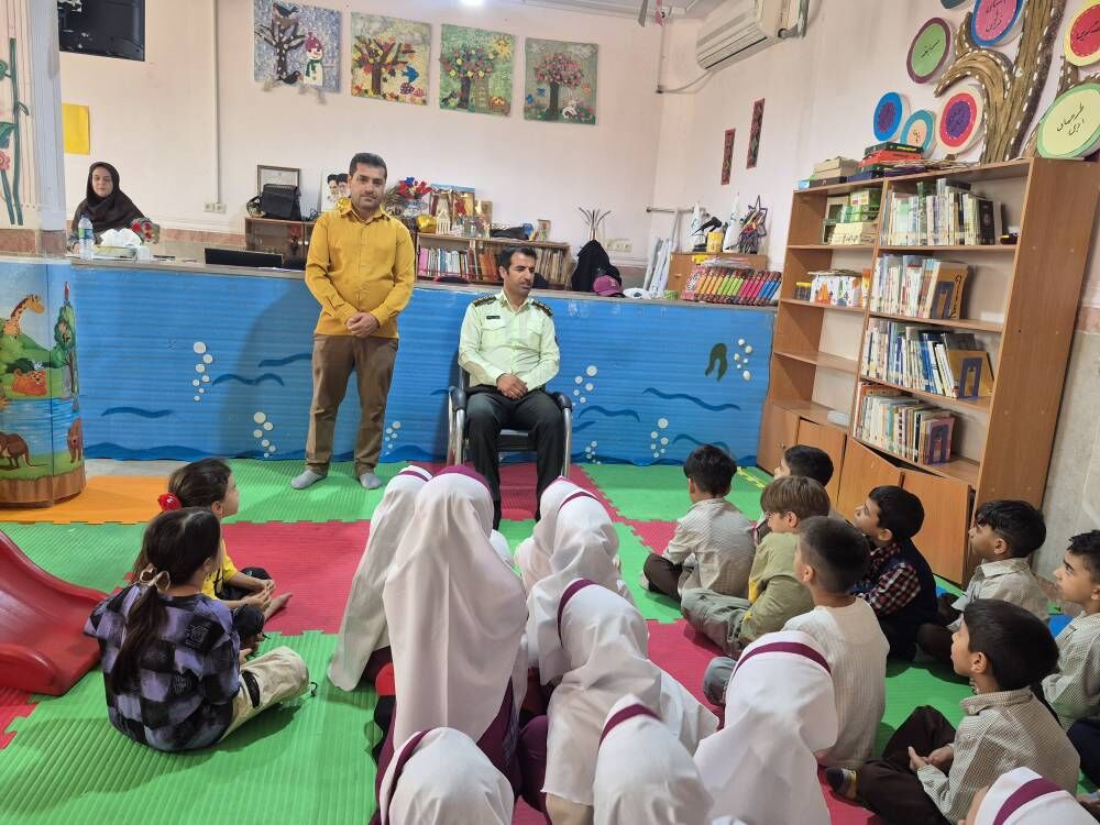 1347460-1 برنامههای هفته ناجا در مراکز فرهنگی هنری لنده و یاسوج با شعار «پلیس مهربان، امنیت با پلیس» برگزار شد