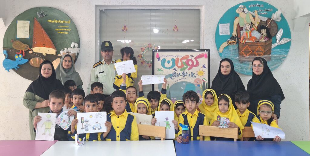 1347463-1 برنامههای هفته ناجا در مراکز فرهنگی هنری لنده و یاسوج با شعار «پلیس مهربان، امنیت با پلیس» برگزار شد