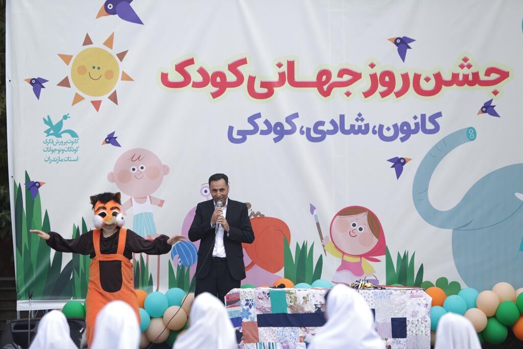 1347466-1 باپرواز کبوتران صلح در آسمان ساری؛ جشن هفته ملی کودک برگزار شد