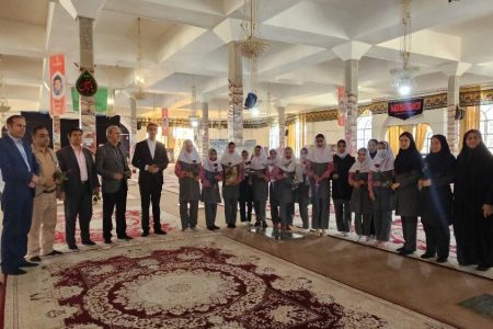 ادای احترام کودکان و نوجوانان کهگیلویه و بویراحمد به مقام شامخ شهدا