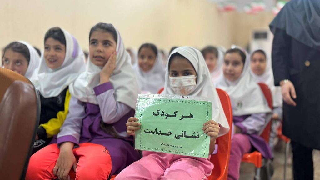 1347479-1 شکوه قصه و شادی در آیین گشایش هفته ملی کودک در گچساران