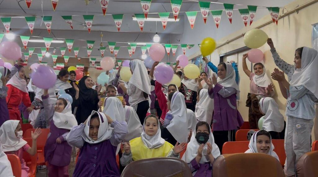 1347480-1 شکوه قصه و شادی در آیین گشایش هفته ملی کودک در گچساران