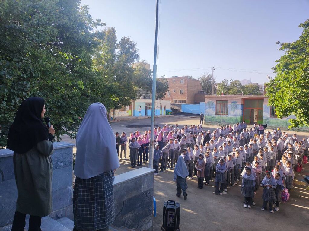 1347508-1 زنگ آغاز هفته ملی کودک توسط کانونیار مرکز اقلید نواخته شد