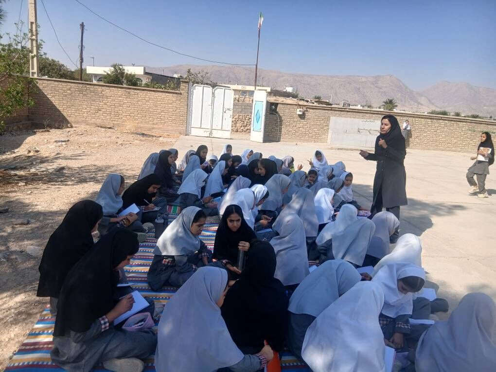 1347610-1 لبخند کودکان روستای بایگان با برنامههای کانون مرکز فیروزآباد شکوفا شد