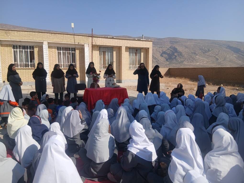 1347611-1 لبخند کودکان روستای بایگان با برنامههای کانون مرکز فیروزآباد شکوفا شد