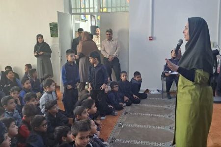 آغاز هفته ملی کودک ایوانکی با حضور در مدرسه کم‌برخوردار