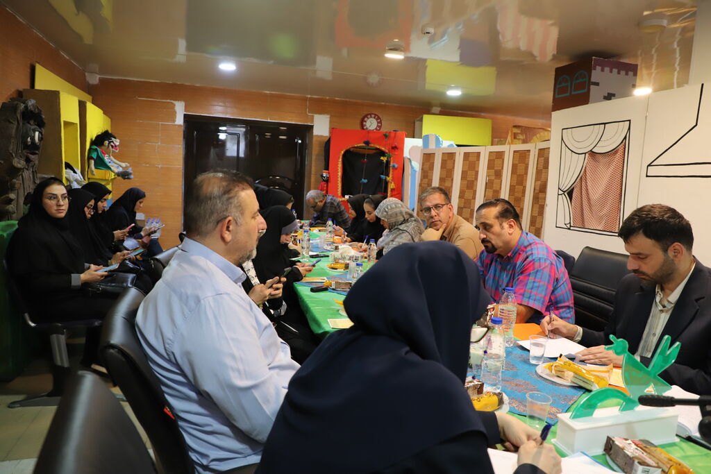 1347945-1 کانون پرورش فکری برای رشد و آیندهسازی کودکان برنامه دارد