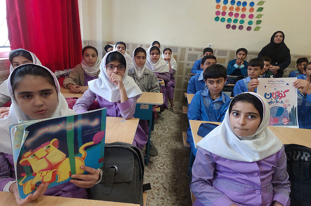 1347999-1 جشنواره بازیهای بومی و محلی کودکان در کانون تالش؛ تبلور «حال خوش زندگی» در هفته ملی کودک