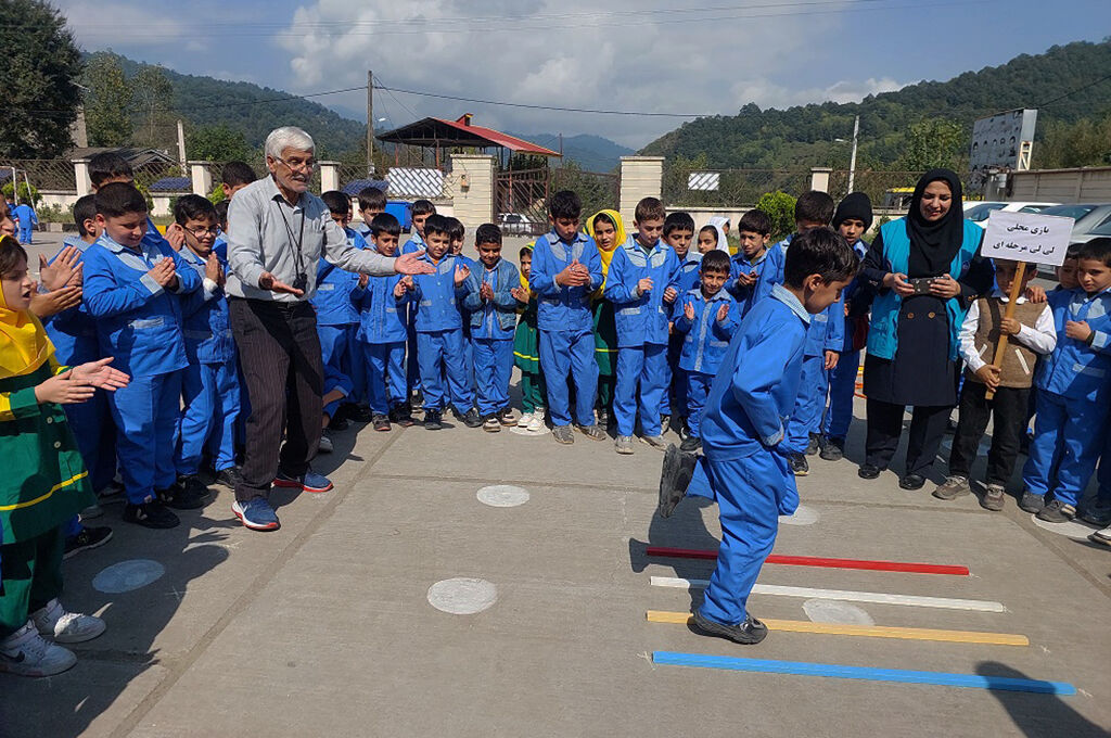 1348005-1 جشنواره بازیهای بومی و محلی کودکان در کانون تالش؛ تبلور «حال خوش زندگی» در هفته ملی کودک