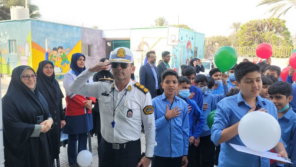 1348008-1 زنگ هفته ملی کودک در مدرسه شهید میلان صابر نواخته شد