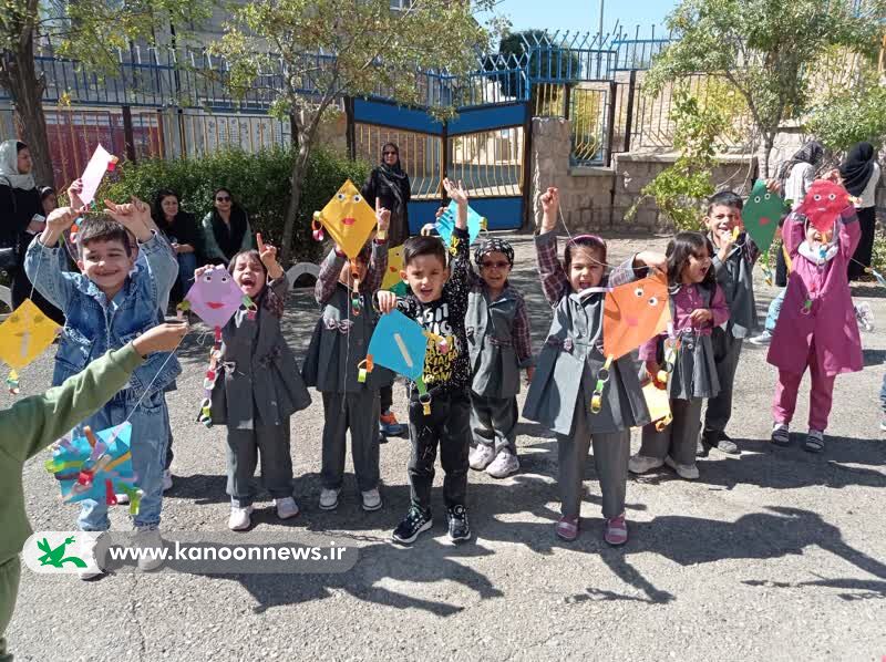 1348260-1 دهگلان در رنگ و لبخند کودکی