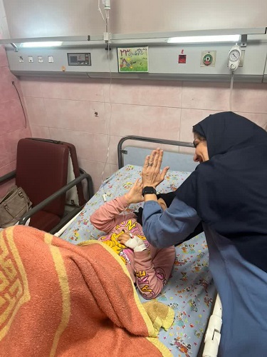 1348274-1 روز کودک و قصه همزمان با روز جهانی کودک در بیمارستان کودکان امام حسین(ع) اصفهان