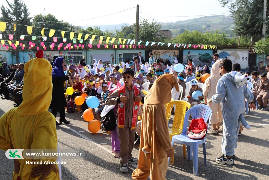 1348425-1 زنگ کودکی در دبستان شهید وردیان روستای اسبوکلای ساری نواخته شد