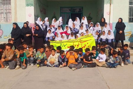 پیک امید کانون در روستای گوشلو/۸۰ دانش‌آموز با شادی هفته ملی کودک را جشن گرفتند