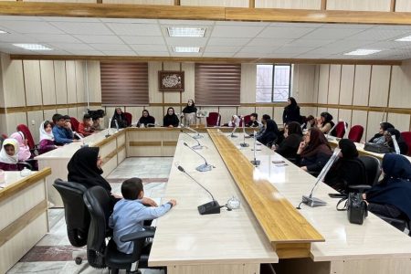 قصه‌گویی شاد برای دانش‌آموزان با نیازهای ویژه در یاسوج