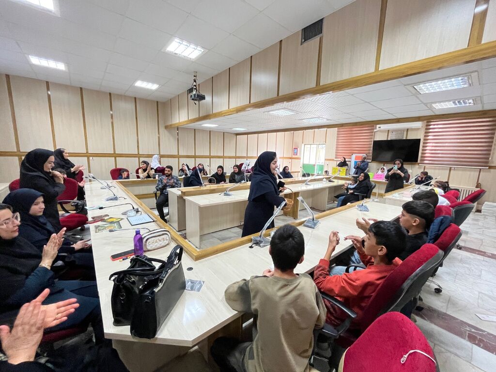 1348643-1 قصهگویی شاد برای دانشآموزان با نیازهای ویژه در یاسوج