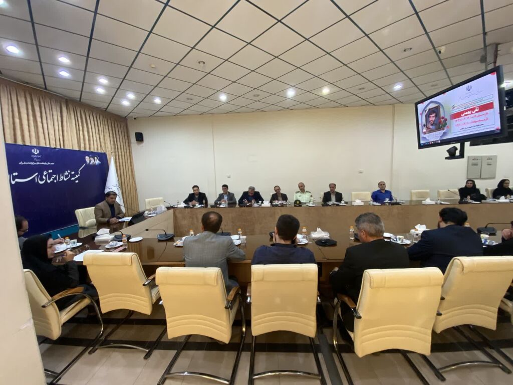 1348698-1 رونمایی از پوستر هفته ملی کودک در استانداری همدان