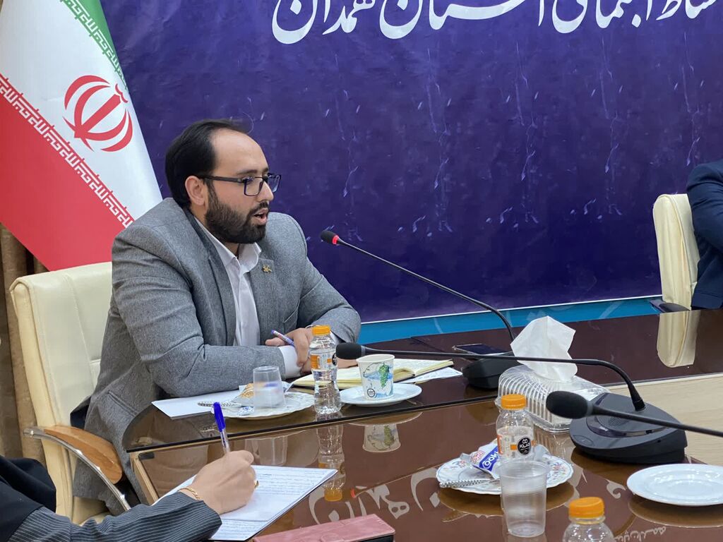 1348701-1 رونمایی از پوستر هفته ملی کودک در استانداری همدان