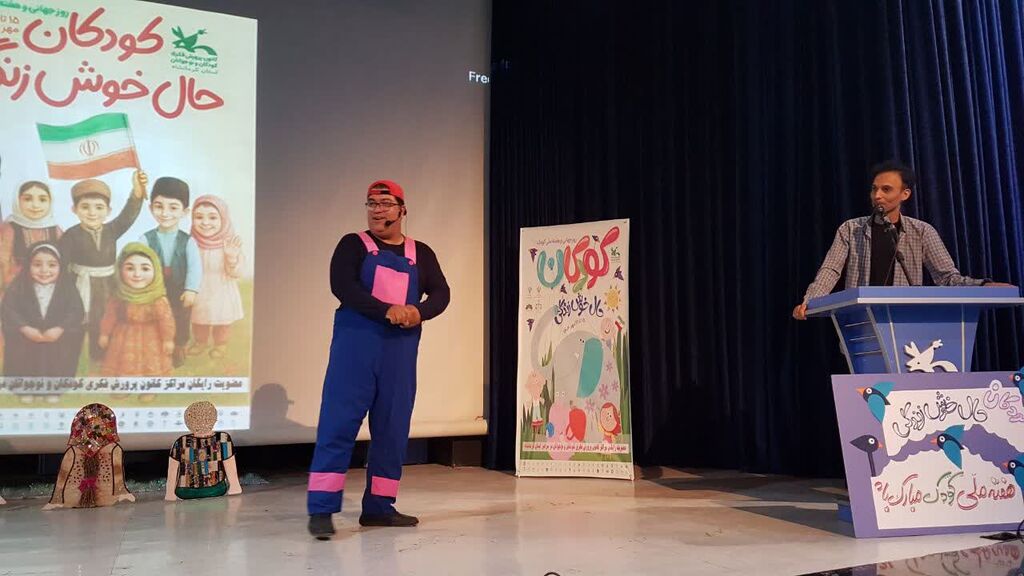 1348714-1 جشن پُر شور هفته ملی کودک در کانون کرمانشاه